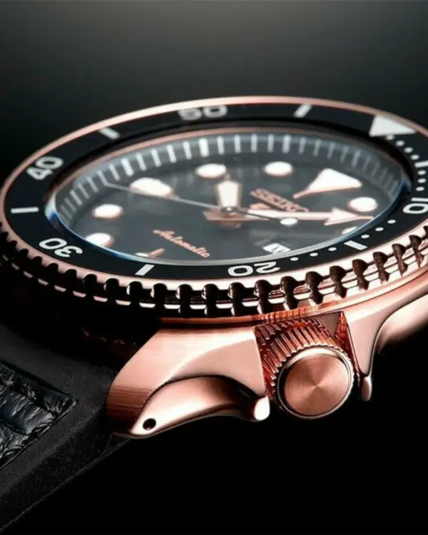 Seiko 5 Sports Automatisk Herrklocka Svart/Läder Roseguld 43 mm SRPD76K1