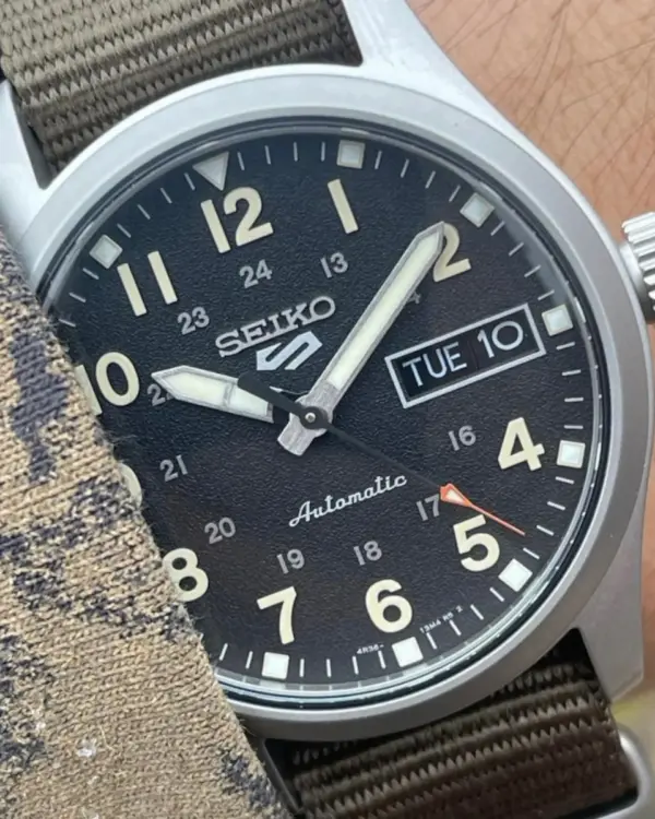 Seiko 5 Sports Automatisk Herrklocka Svart/Stål med Textilarmband 36 mm SRPJ85K1