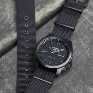 Seiko 5 Automatic SRPE69K1 – Svart Seiko Herrklocka
