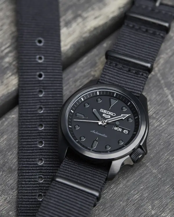 Seiko 5 Sports Automatisk Herrklocka Svart/Textil 40 mm SRPE69K1