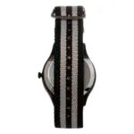 Timex herrklocka med kvartsverk och flerfärgat nylonarmband – Svart